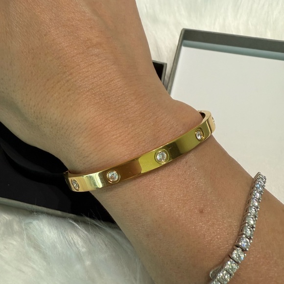 NWT Gold bangle with Crystal Accents - Picture 1 of 4